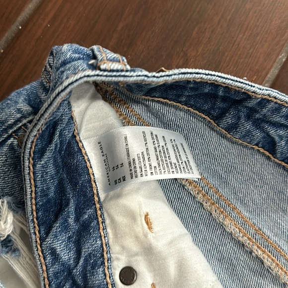 American Eagle Mom Shorts Distressed - Picture 2 of 3